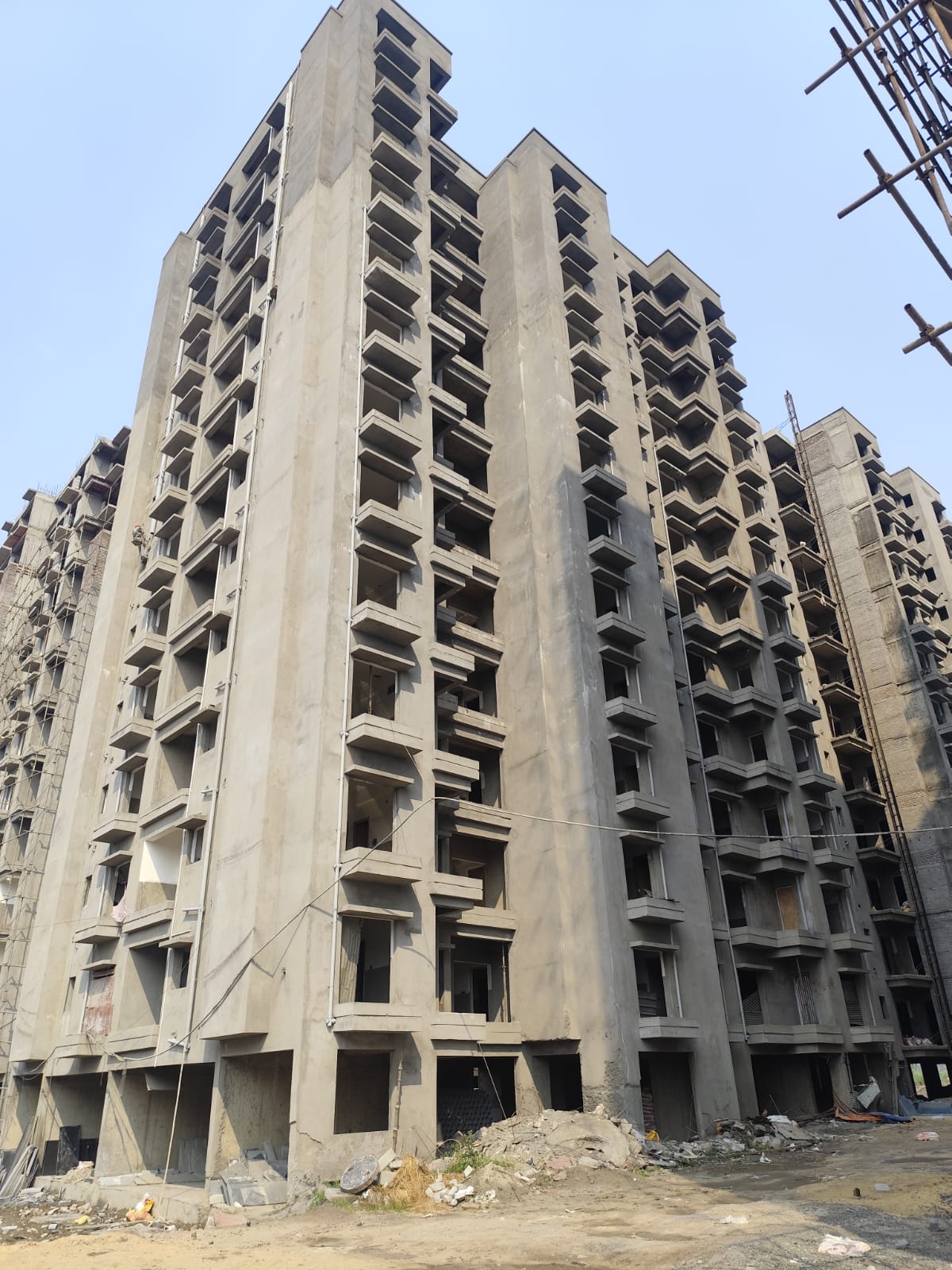 TANZANITE TOWER 2, Outside plaster 100% completed. Putty and Flooring work done from 2nd to 11th Floor. Conduite laying completed. As on March 2026